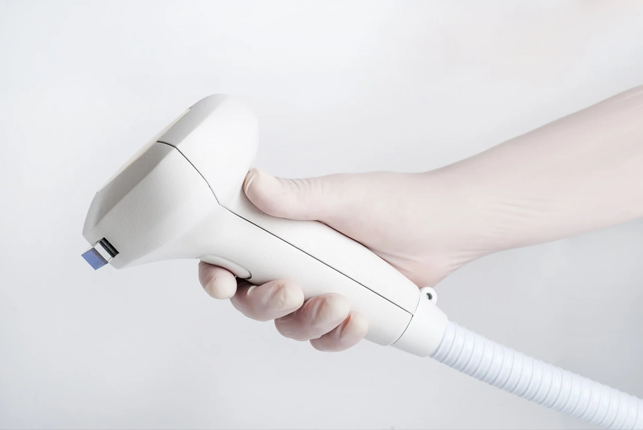 Aparelho Lumecca para fotorejuvenescimento facial.